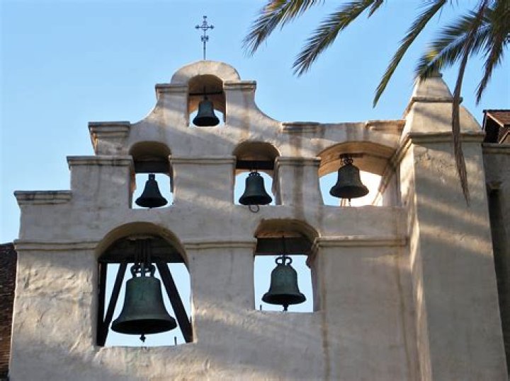 How many bells does San Gabriel Mission have?