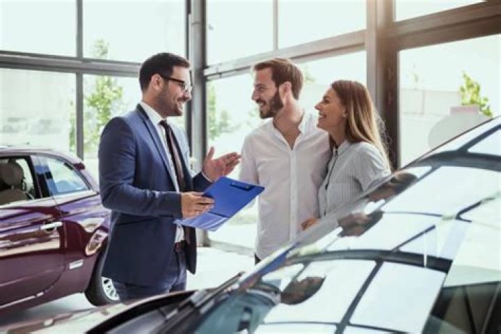 How much does it cost to start a used car dealership?
