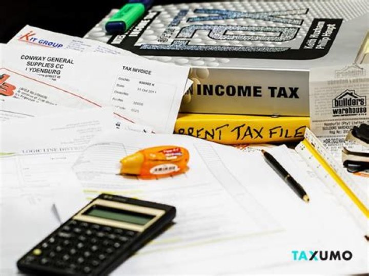 Who are required to pay income tax in the Philippines?